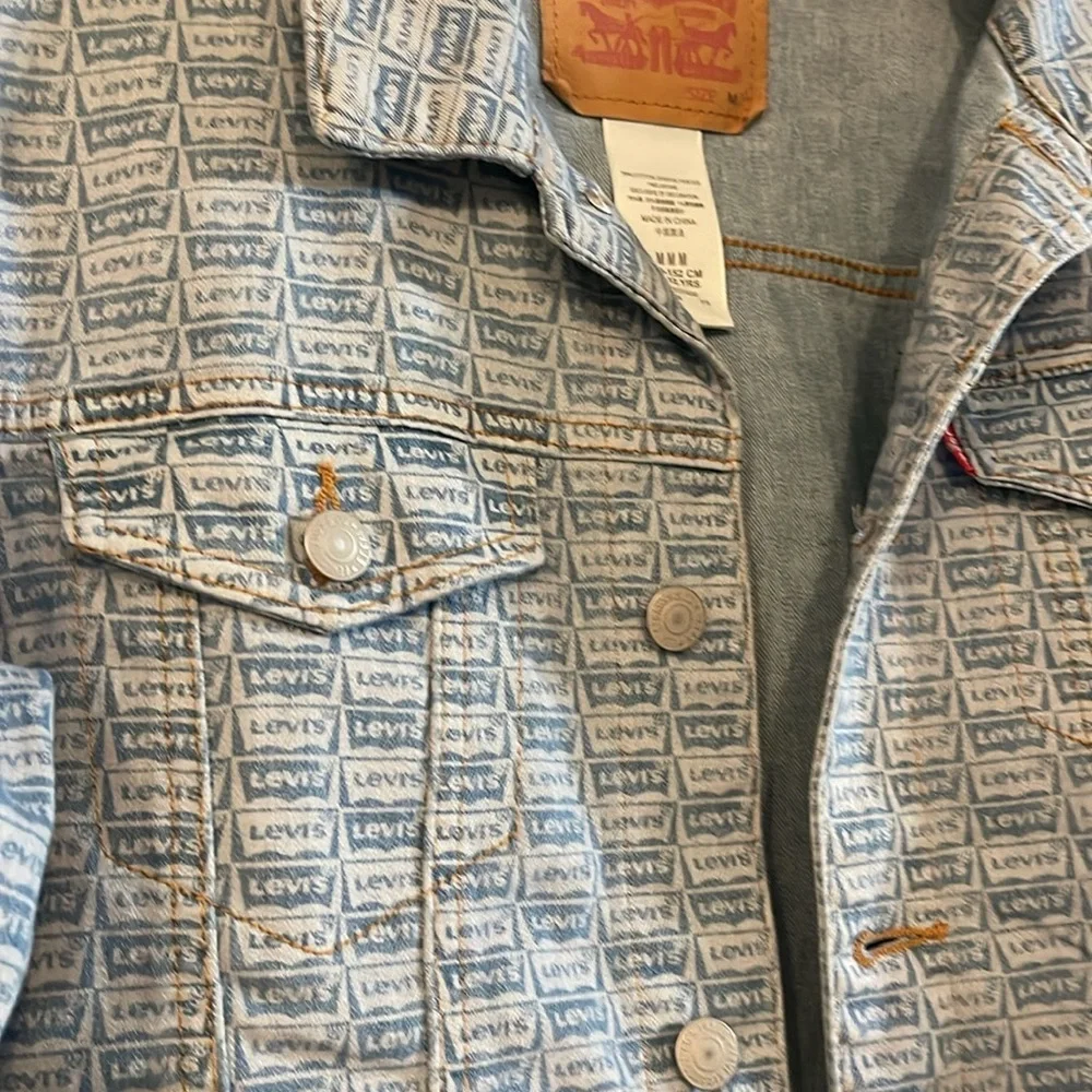 NWT Levi’s denim jacket M